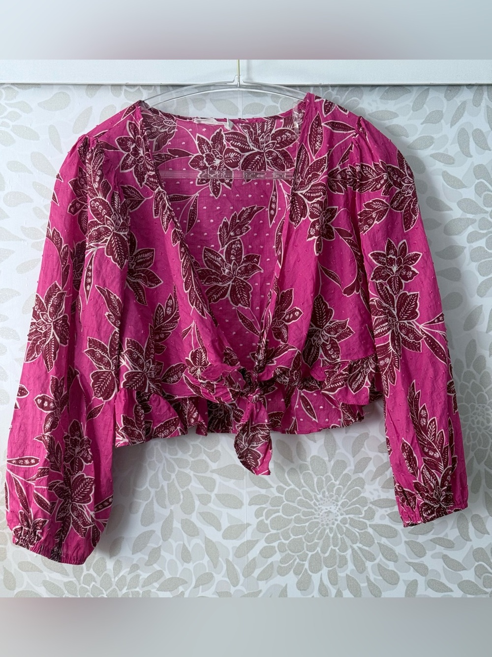 Lush Women’s M Pink Floral Boho Ruffle Tie Front Cropped Long Sleeve Swing Top